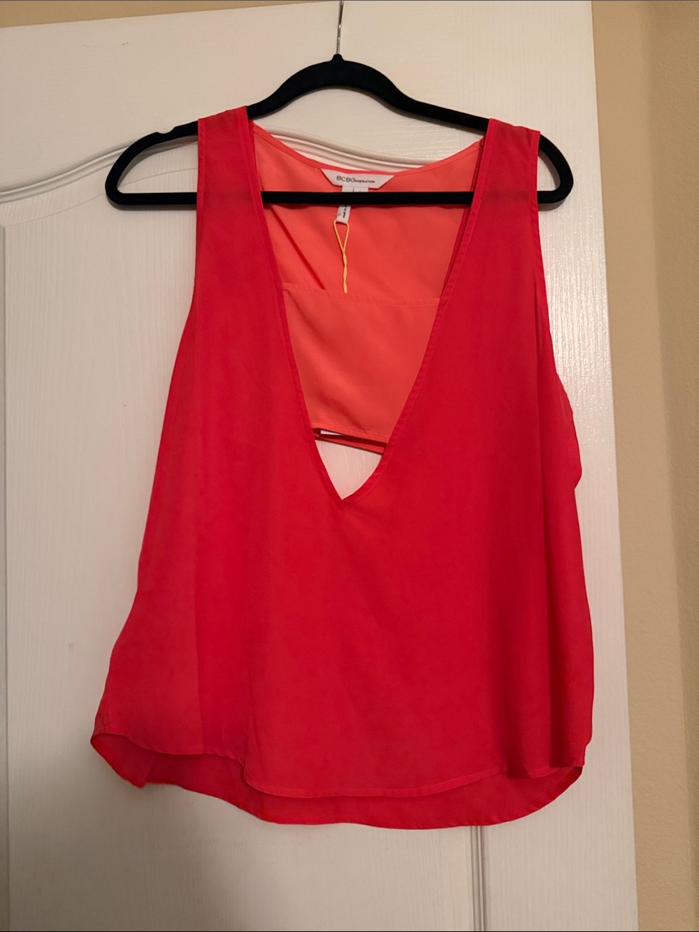 BCBGMaxAzria Bright Red V-Neck Sleeveless Tank